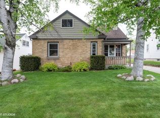 1014 Pine St, Manitowoc, WI 54220