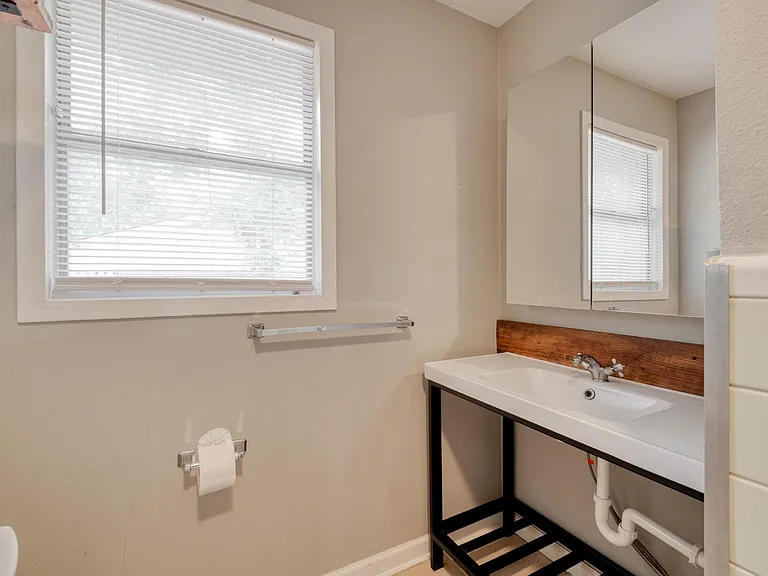 707 N Main St — Photo 9