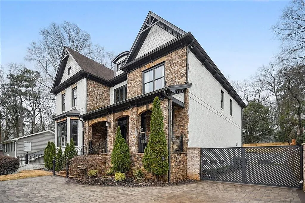 6 bed, 7.0 bath, 7800 sqft, $16,000 — Photo 2