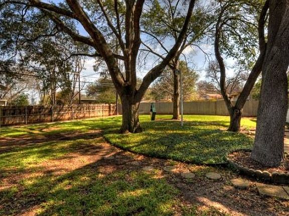 Beautiful backyard with h