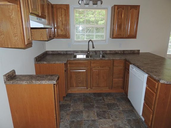 5th image of 128 Poplar Dr