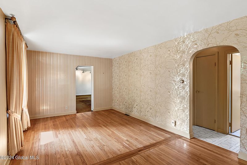 3rd image of 785 Westmoreland Drive