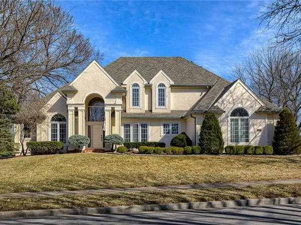 4401 N Mulberry Dr, Kansas City, MO 64116