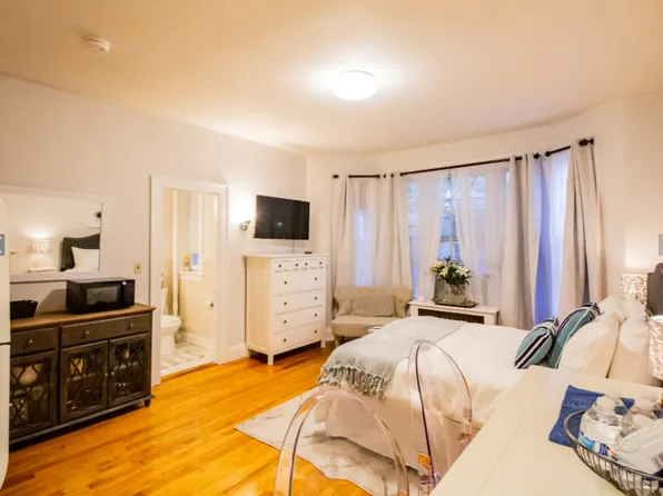1253 Beacon St, Brookline, MA