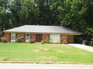 2016 Grovehaven Dr, Memphis, TN 38116