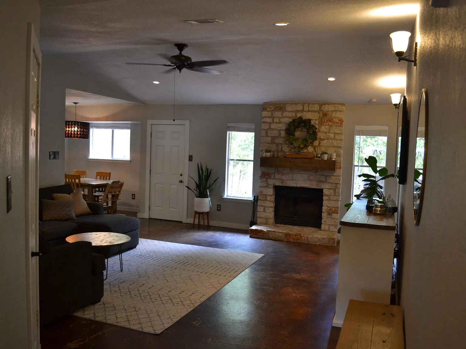 3800 Counselor Dr — Photo 2