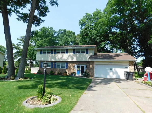 53341 Crestview Dr, South Bend, IN 46635