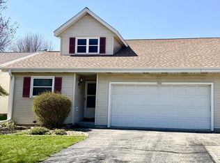 1422 Vogt Dr, West Bend, WI 53095