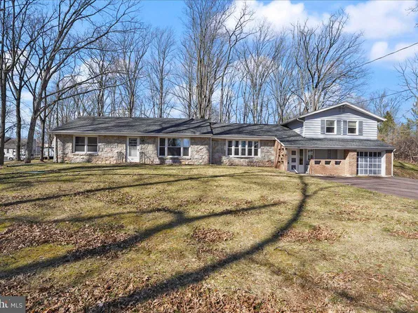 523 Park Rd, Spring City, PA 19475