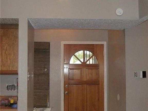 2nd image of 10204 Oak Terrace Cir