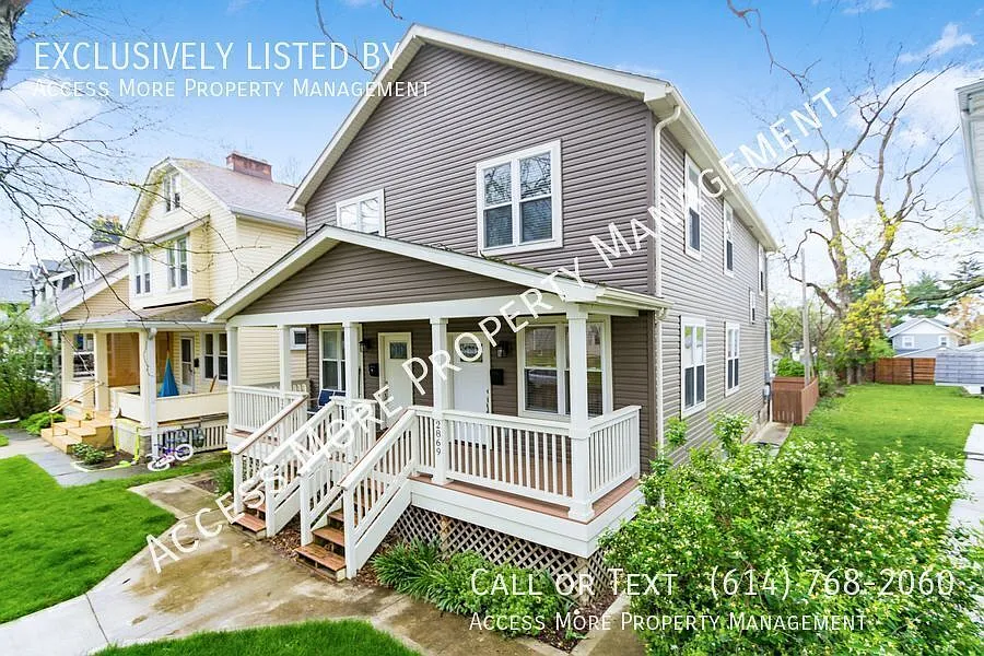 Awesome 3 Bed 1.5 Bath Duplex Off North High - Fenced Yard! — Photo 2