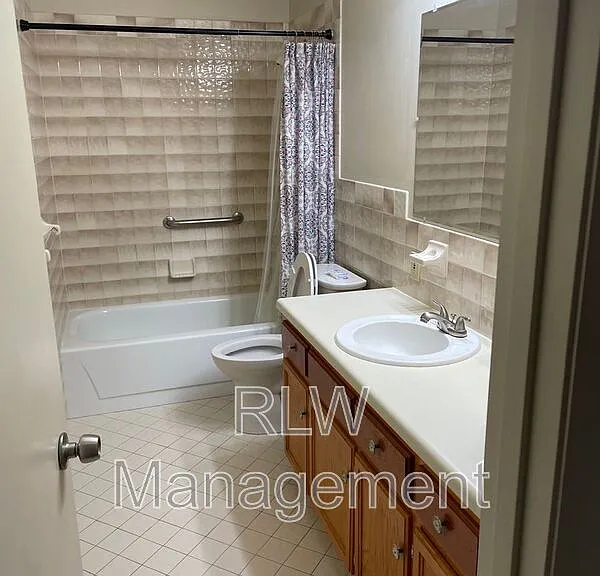 44 S Kentucky Ave — Photo 16