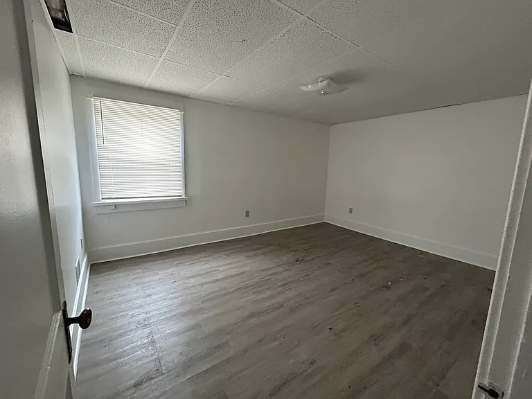 19 Singer Ave — Photo 10