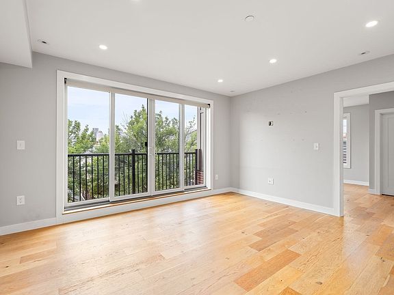 2nd image of 10-16 Everett St #402