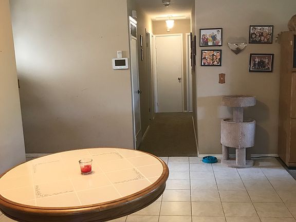 Hallway to bedrooms 