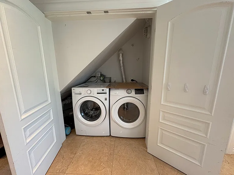 5772 Rhodes St — Photo 9