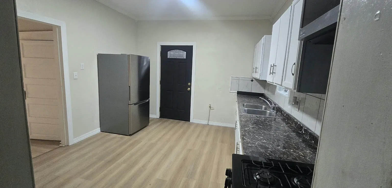 821 Blaine Ave - 1 — Photo 3