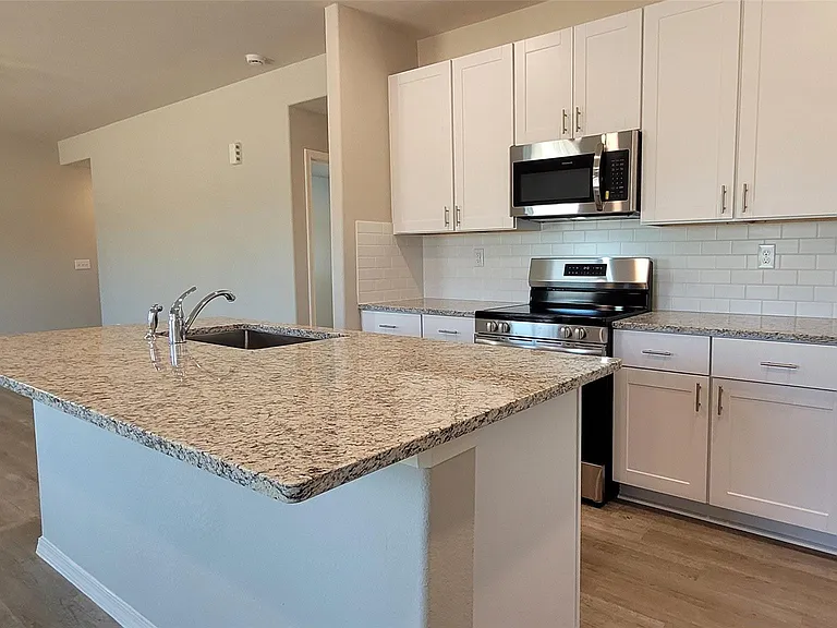 526 Dalloway St — Photo 14