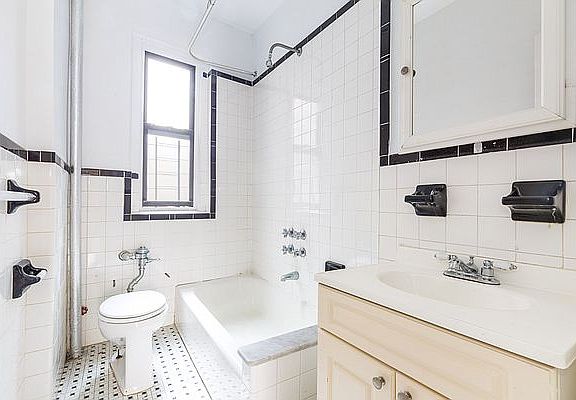 5th image of 20 Seaman Ave APT 2D