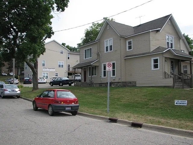 1 bed, 1.0 bath, 385 sqft, $810 — Photo 3