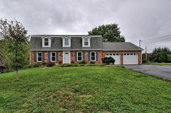 2nd image of 611 Sharon Dr