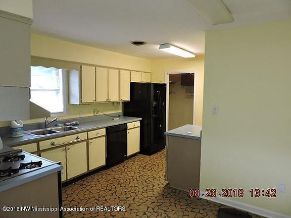 4th image of 8236 Southaven Cir W