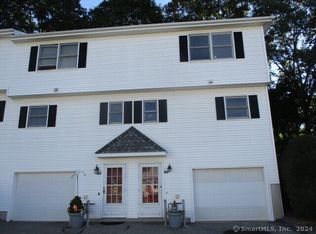 77 Commodore Cmns UNIT 77, Derby, CT 06418