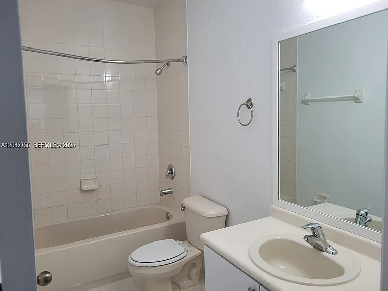 1543 SE 25th St #207 — Photo 2