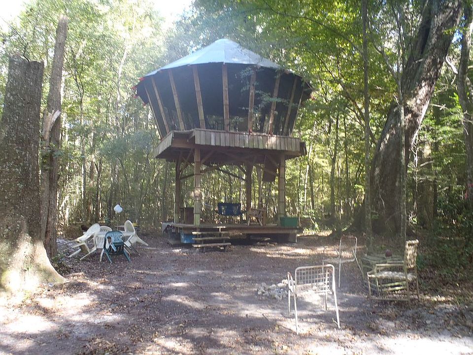  Yurt overlooks quarry