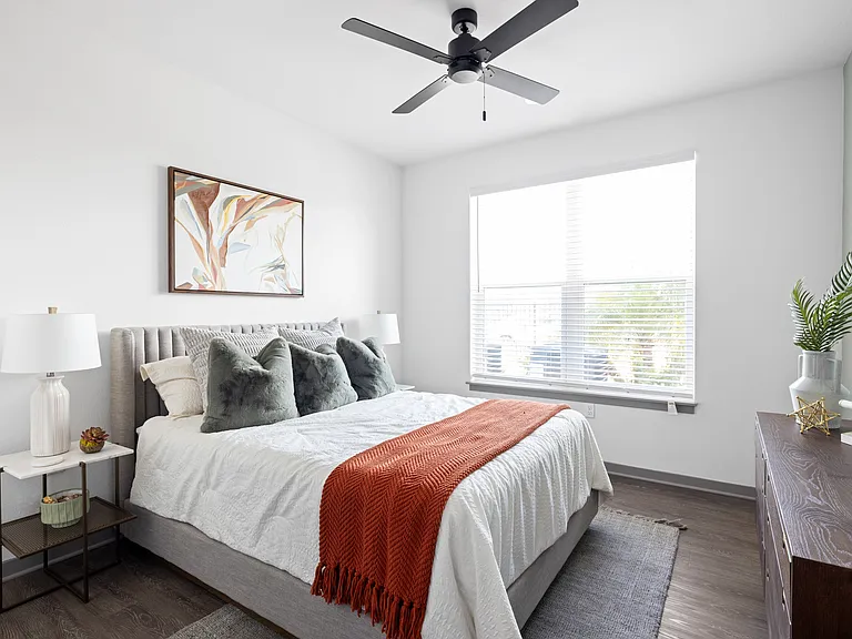 Palm Grove Luxury Apartments — Photo 16