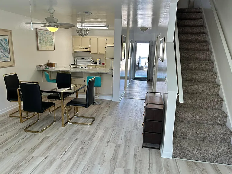 8421 Thomas Dr — Photo 4