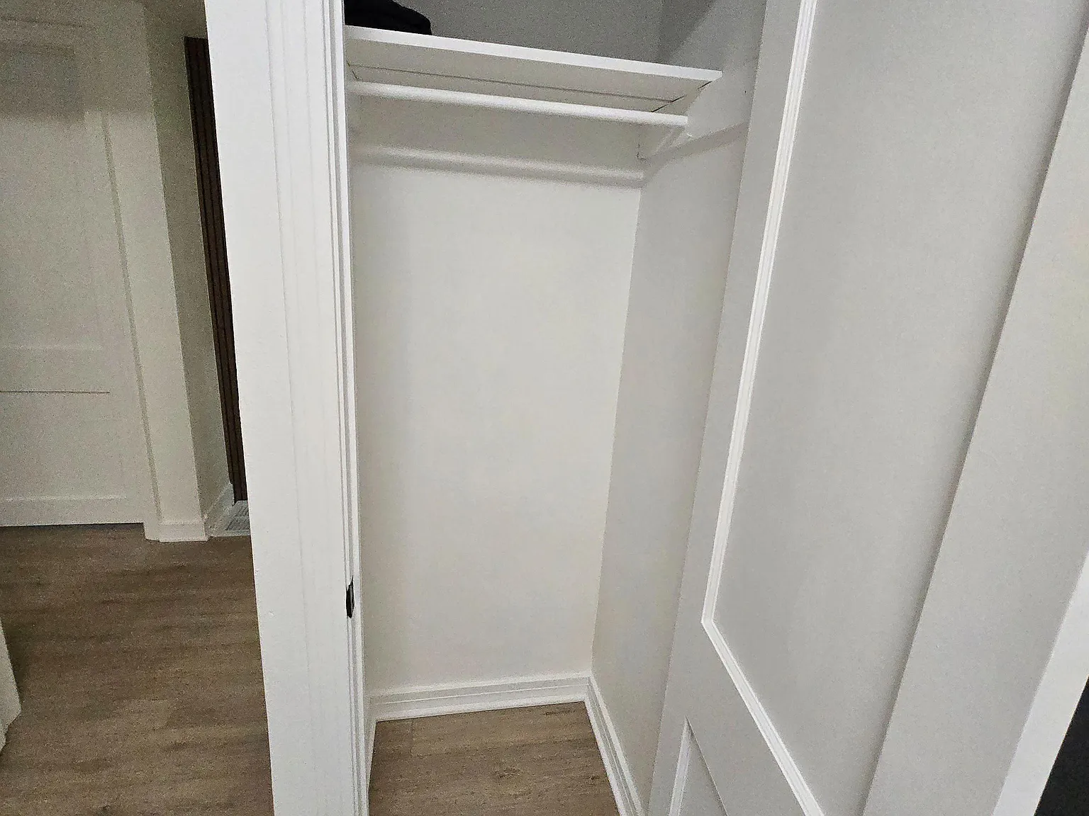 3 bed, 1.0 bath, 876 sqft, $728 — Photo 3
