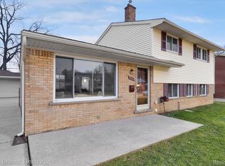 29825 Trancrest St, Livonia, MI 48152