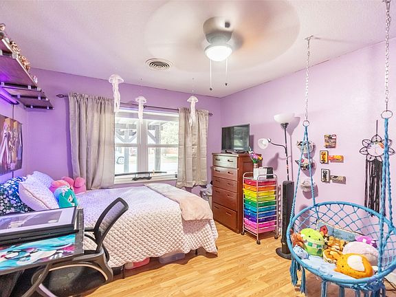 5th image of 2517 Woodridge Dr