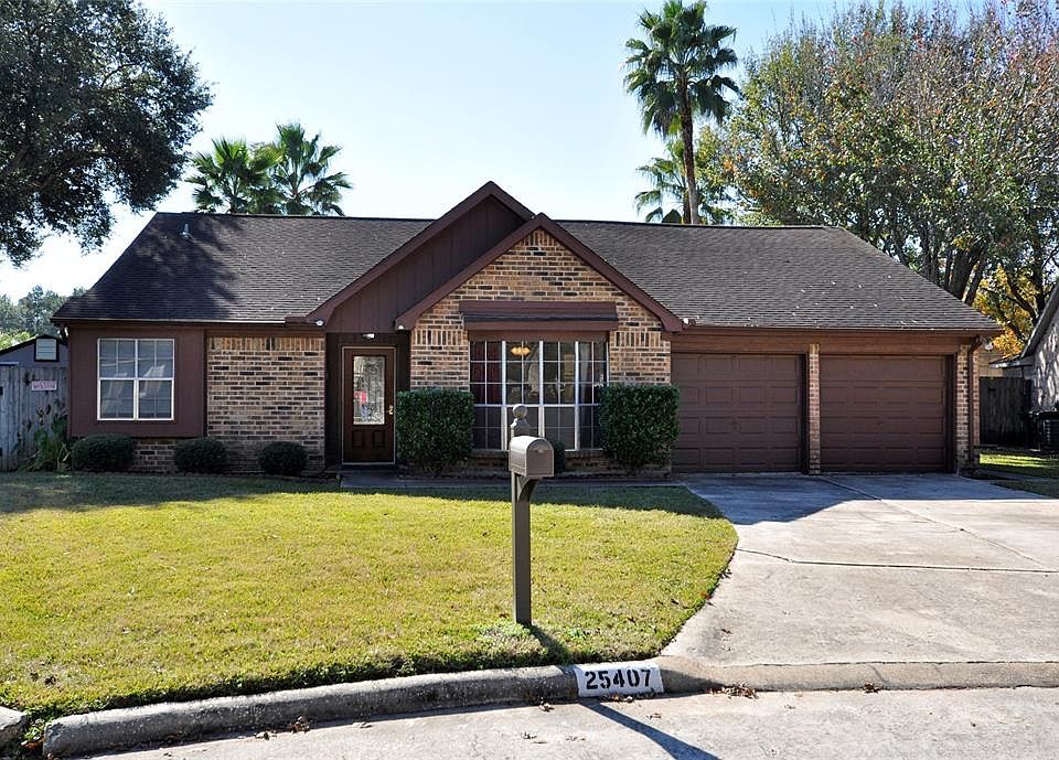 Located at front of subdivision and close to neighborhood clubhouse. Recent roof (after IKE). Large private back yard perfect for the POOL.