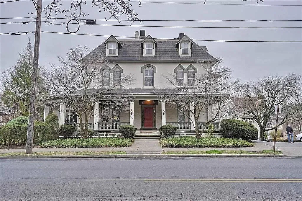 1 bed, 1000 sqft, $1,300 — Photo 1