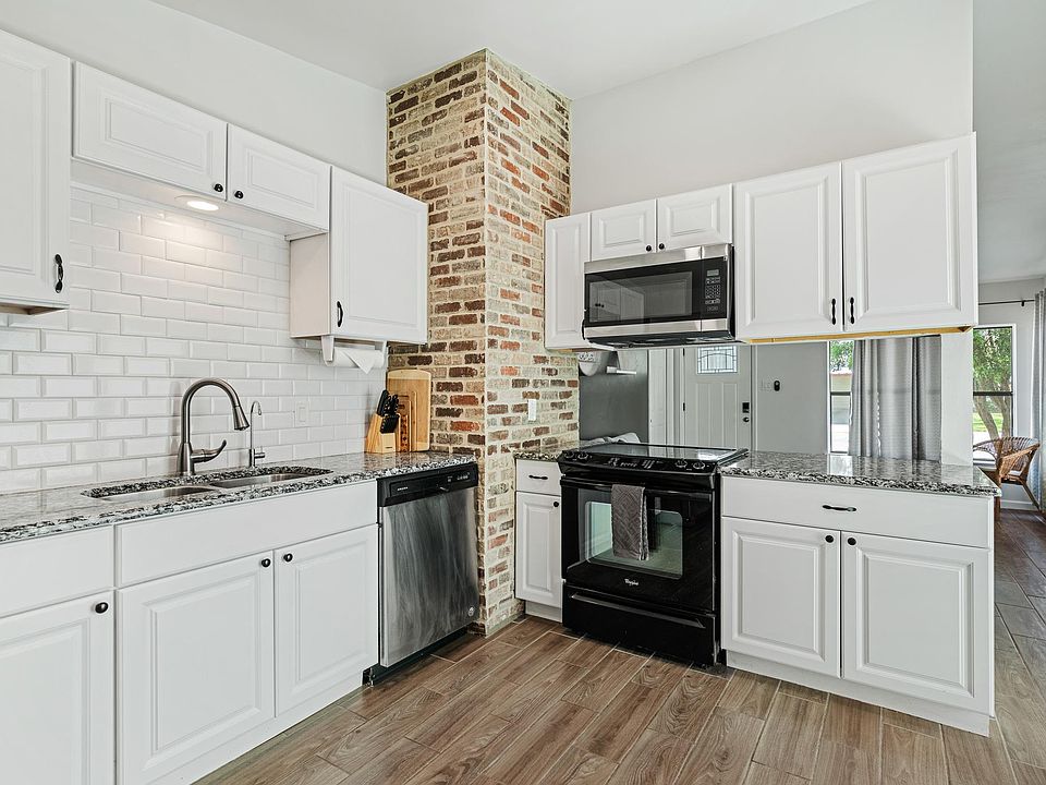1st image of 3947 Chimney Springs Dr