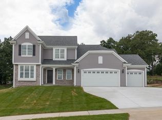 731 Stoecker Farm Ave, Mukwonago, WI 53149