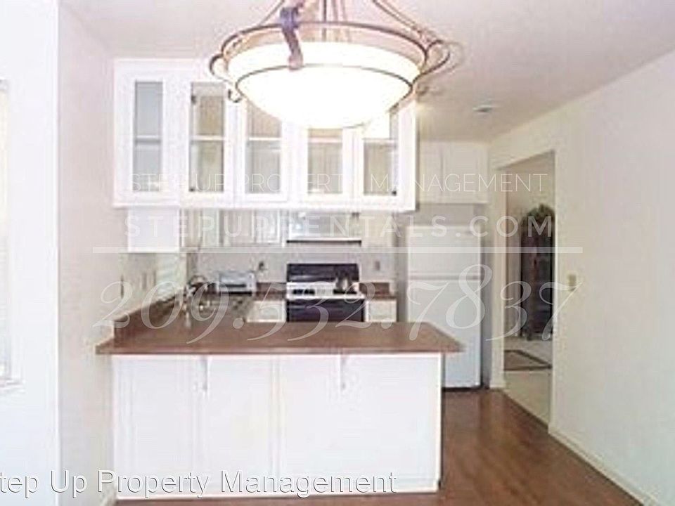 1st image of 203 Arbona Cir S
