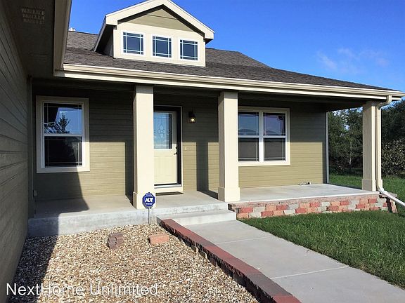 2nd image of 1606 Lariat Ln