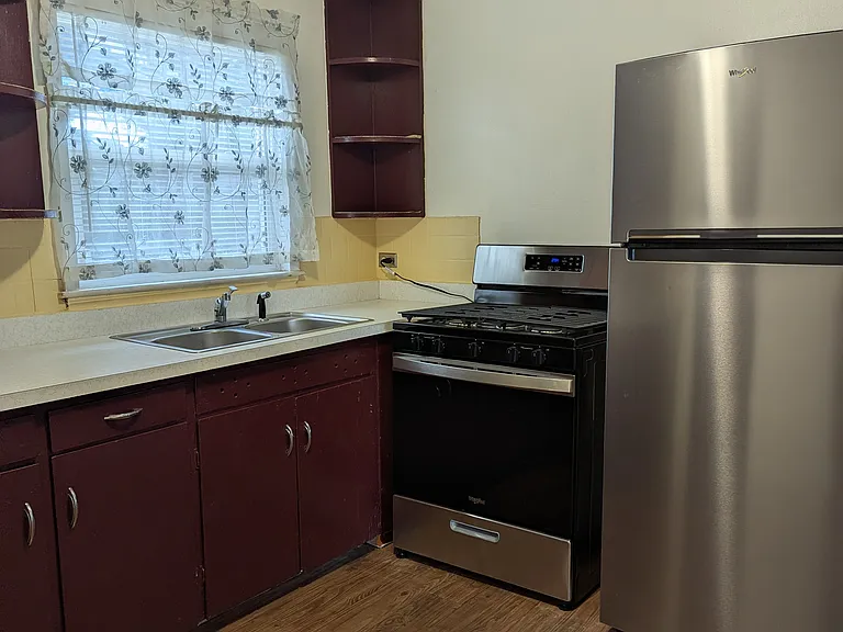 4710 Elizabeth St — Photo 2