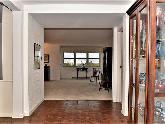 4th image of 13900 Shaker Blvd APT 1010
