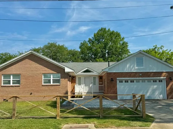 14 Eagle Point Rd, Hampton, VA 23669