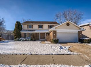 1102 Grant Pl, Vernon Hills, IL 60061
