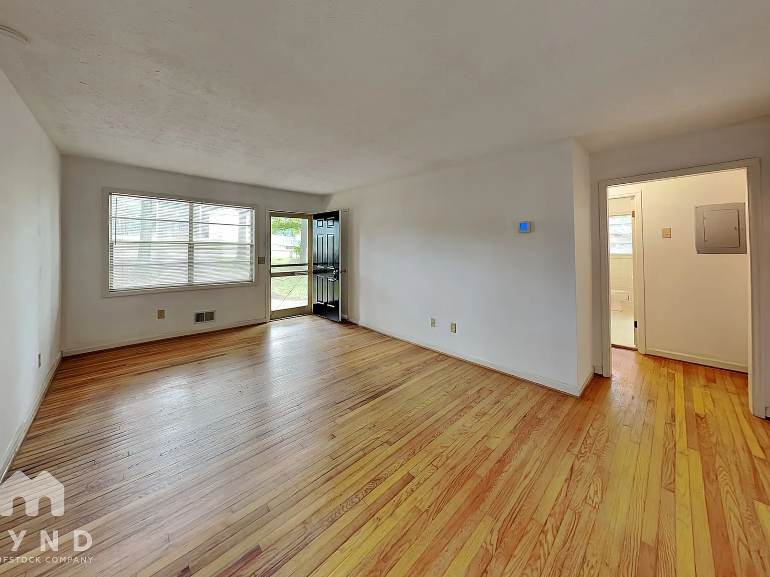 2 bed, 1.0 bath, 926 sqft, $1,495 — Photo 2