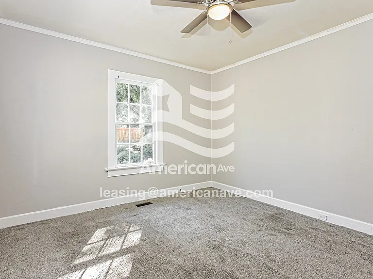 1666006_009_main_bedroom_9.jpg