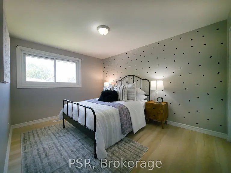 11 Elmsdale Dr — Photo 10