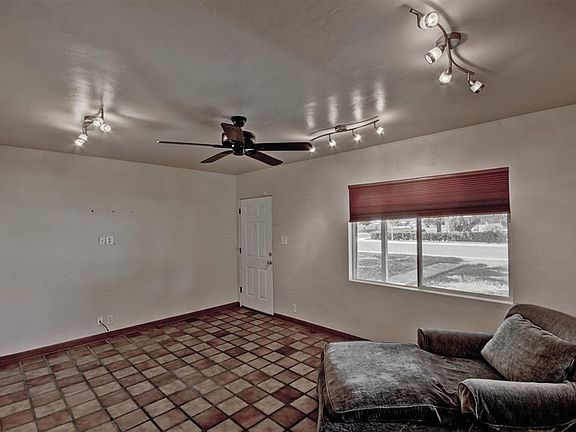 3rd image of 1503 E Hudson Dr