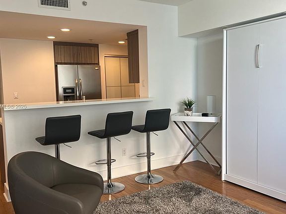 4th image of 335 Biscayne Blvd #1906