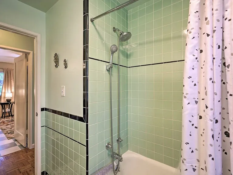 Gladstone Dr — Photo 11